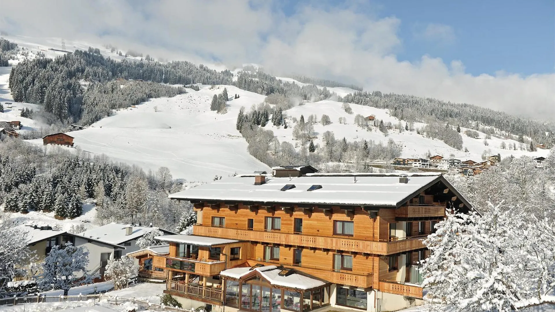 Ski In Ski Out Hotel Unterellmau Saalbach-Hinterglemm