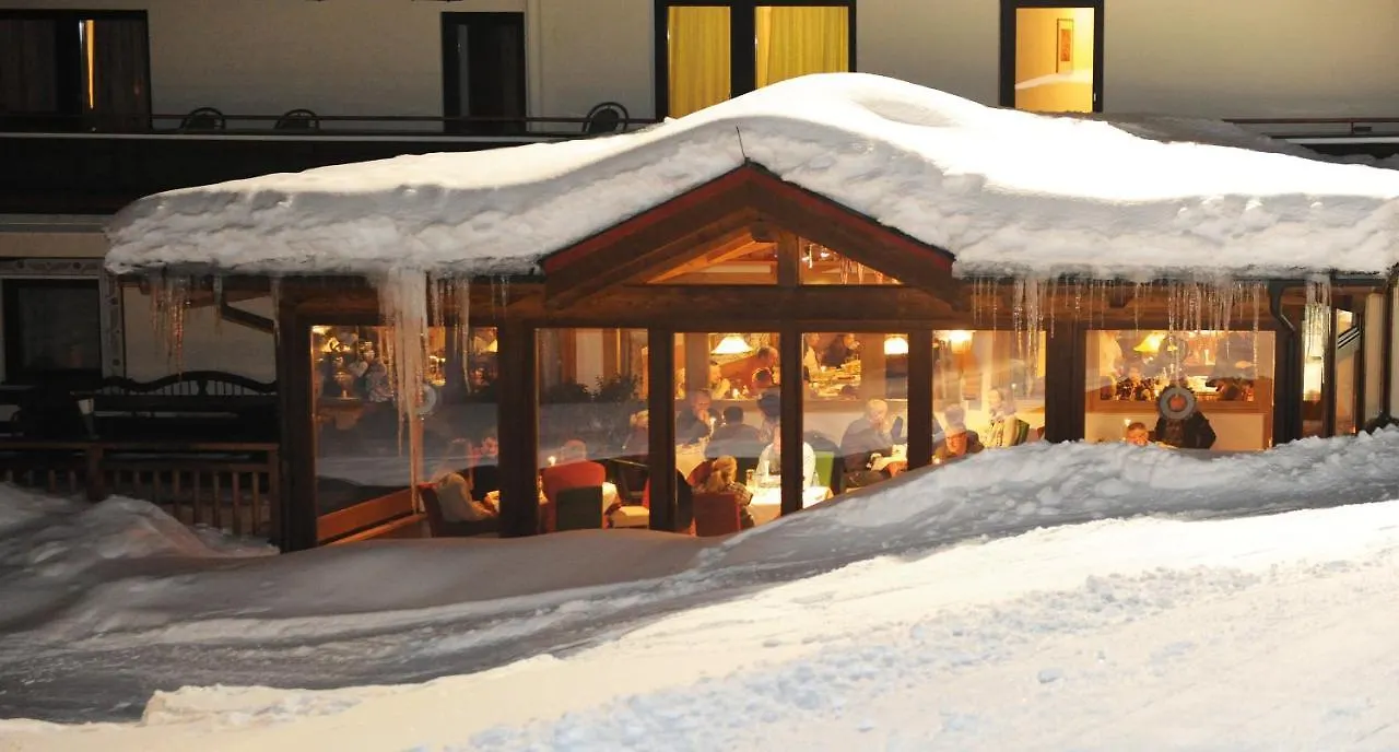 Ski In Ski Out Hotel Unterellmau Saalbach-Hinterglemm
